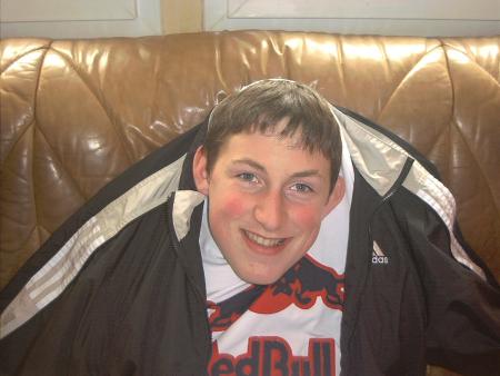 wow mon couz (yohan) il c ce d&eacute;boit&eacute; la t&egrave;te vs sav&eacute; en fer otan ?? ^^